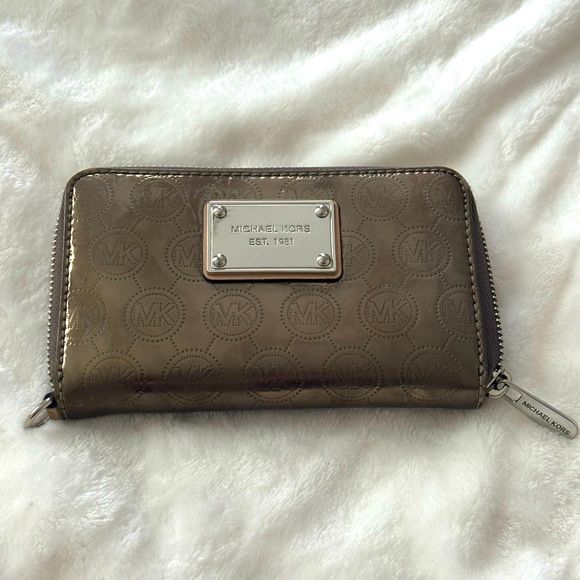 Michael Kors Jet Set Travel Continental Black Zip Around Wallet - Picture 1 of 7